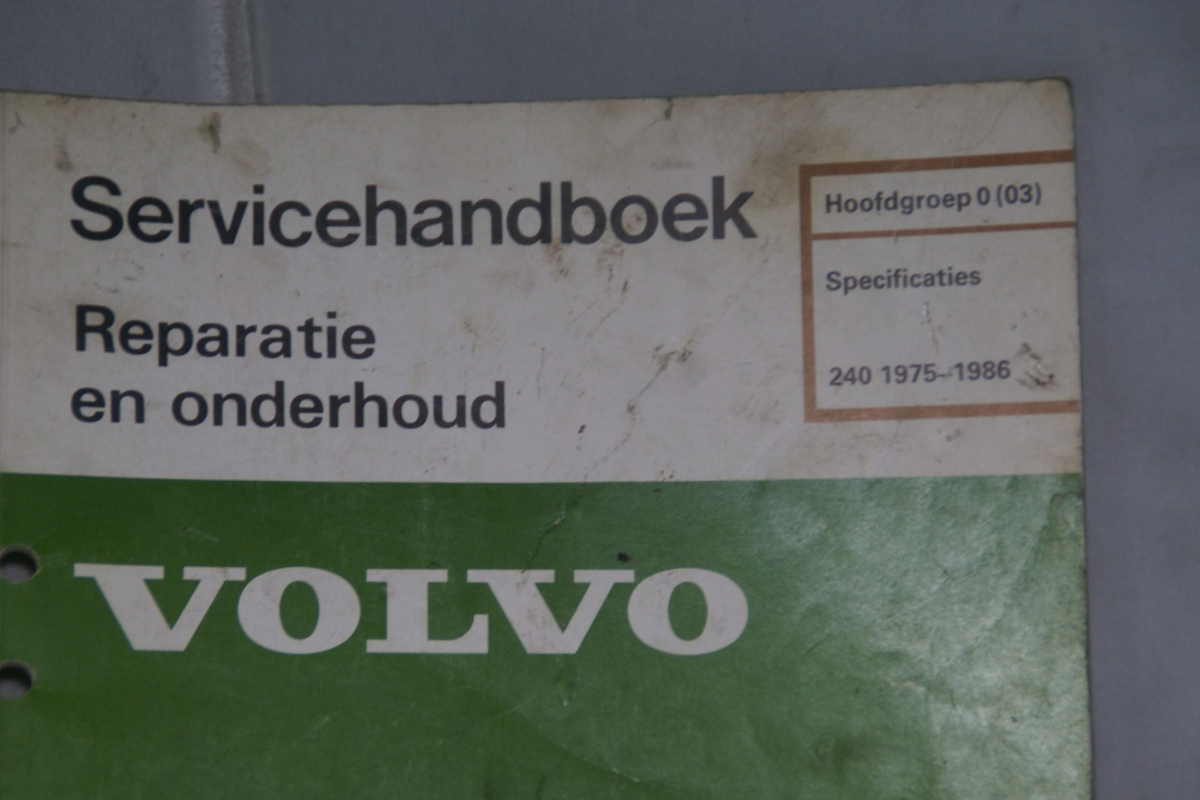 DSC06610 1986 servicehandboek  0 03 specificaties origineel Volvo 240 artnr. TP11689 20
