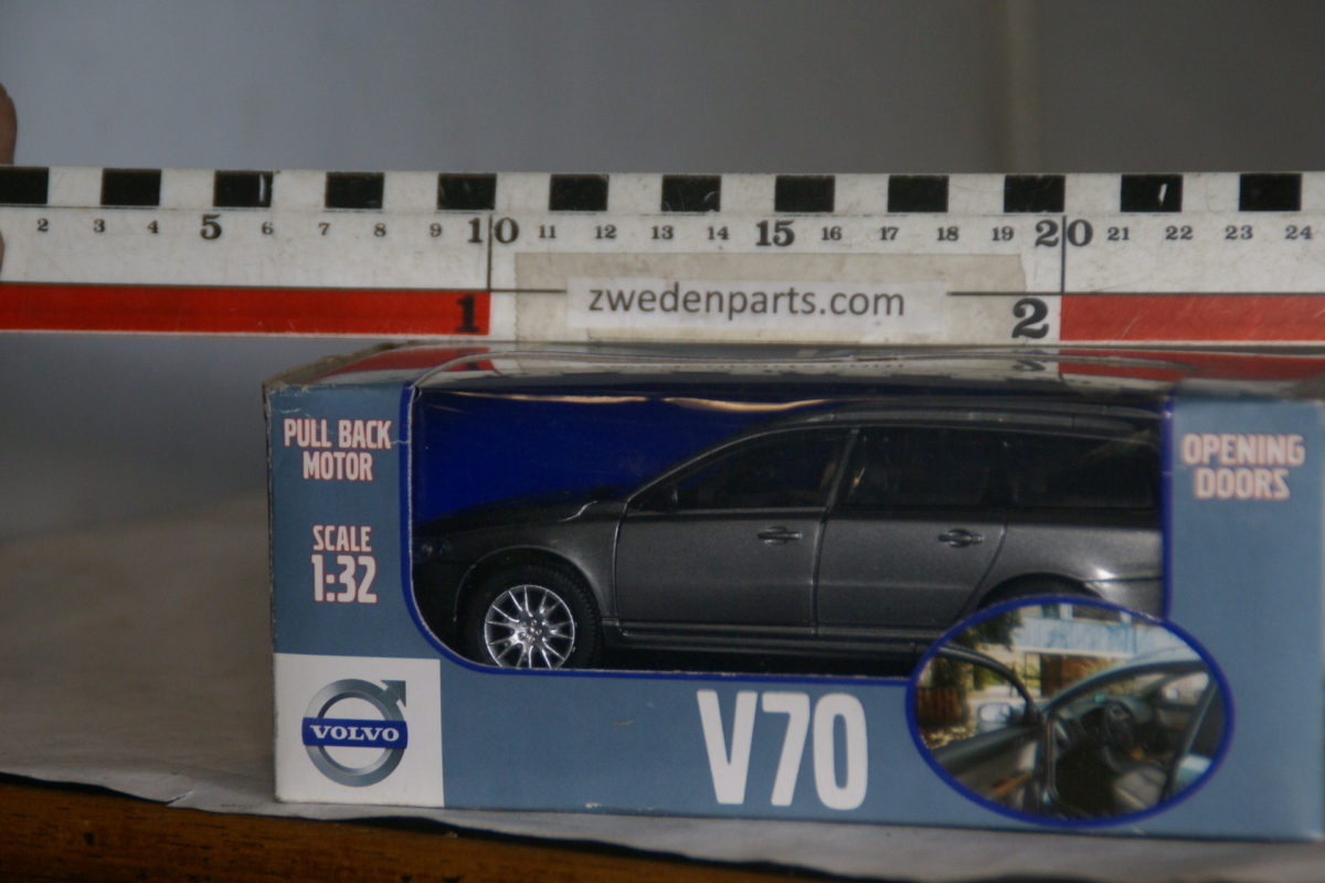 DSC07083 miniatuur Volvo V70 1op32 Powco nr 124270 MB 45